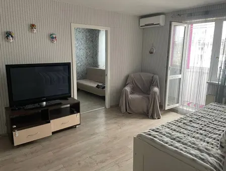 Двухкомнатная квартира for daily rent in Gomel, Vosstaniya sq. 3
